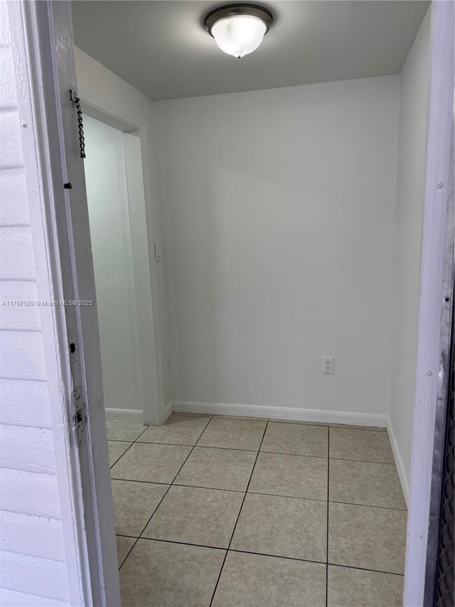 Foto del edificio - 5832 SW 2nd St