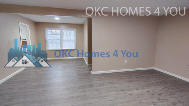 Building Photo - Be Home for the Holidays! 3 Bedroom, 1 Blk. So.of UCO - Save $500.00 off first full months rent.