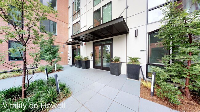 Building Photo - 1420 E Howell St