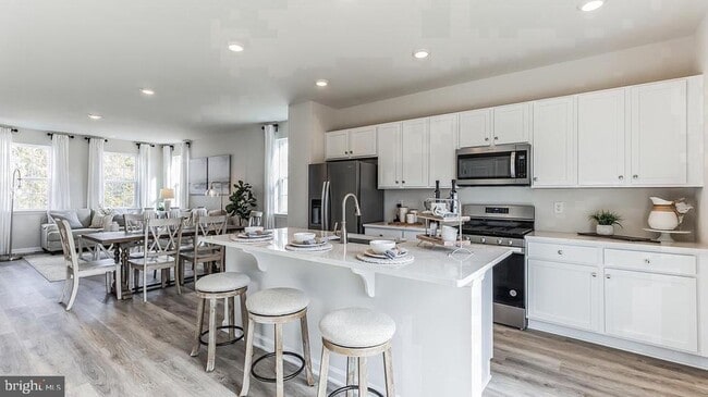 Building Photo - 284 Macoun Way