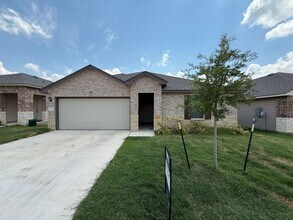 Building Photo - 1305 Lindsey Dr