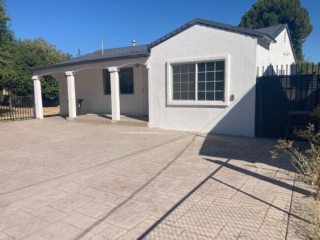 Building Photo - Great Stockton Home 2 bedroom 1 bath Gated
