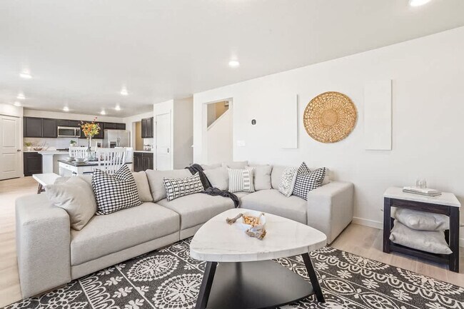 Building Photo - 10390 Crystal Ridge Dr