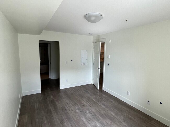 Building Photo - 30515 Cardinal Av