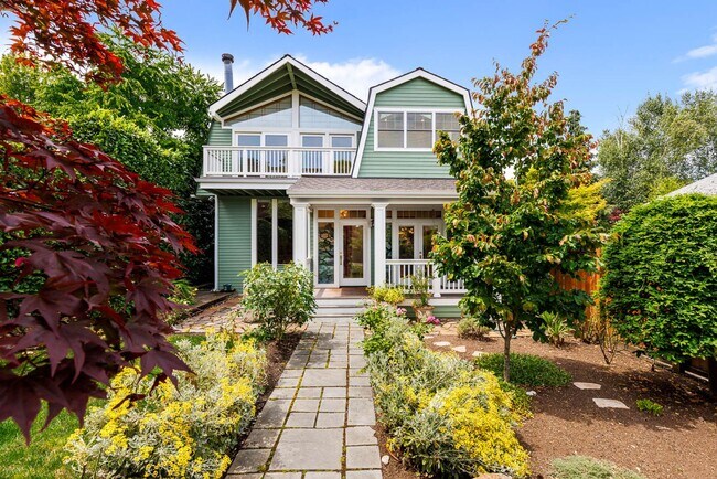 Foto del edificio - Updated 4 Bedroom North Capitol Hill Craftsman