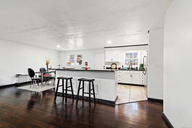 Foto del edificio - 45 Frederick Rd