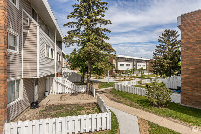 Building Photo - Park Ridge Estates