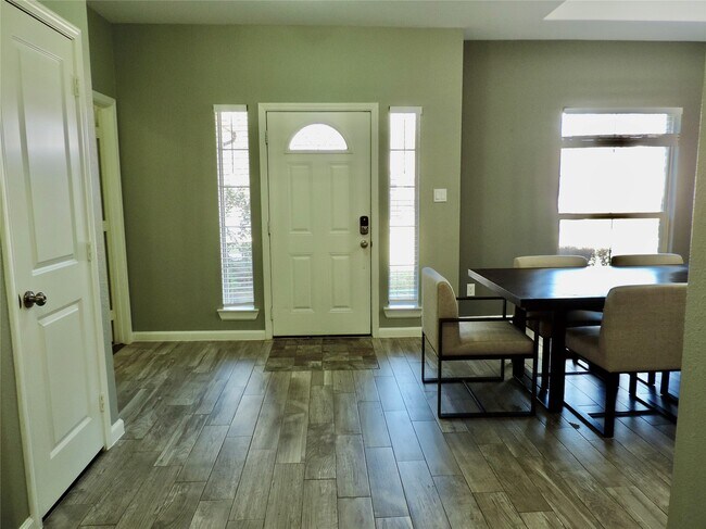 Foto del edificio - 2730 N Colosseum Ct