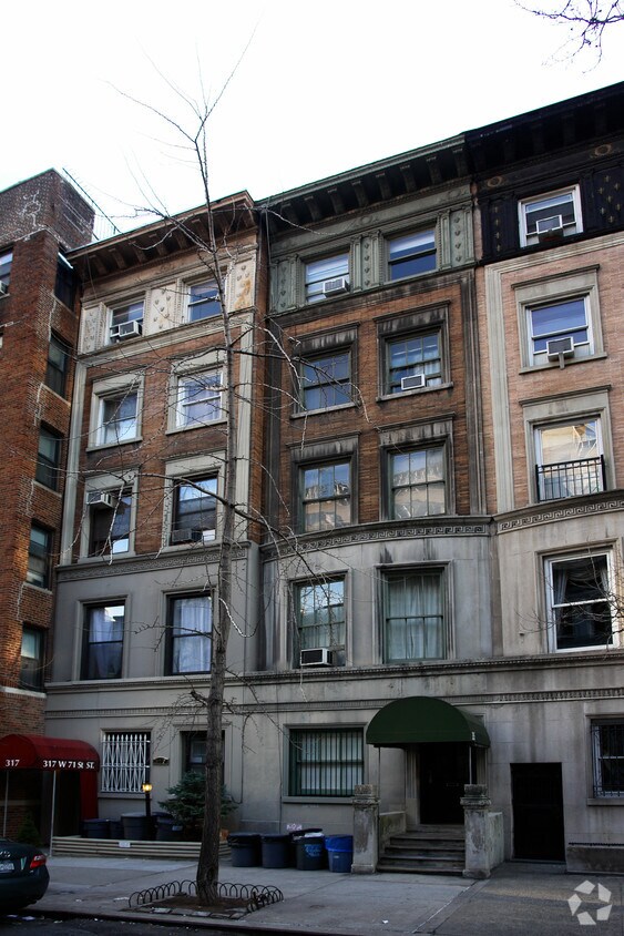 Building Photo - 315 W 71st St