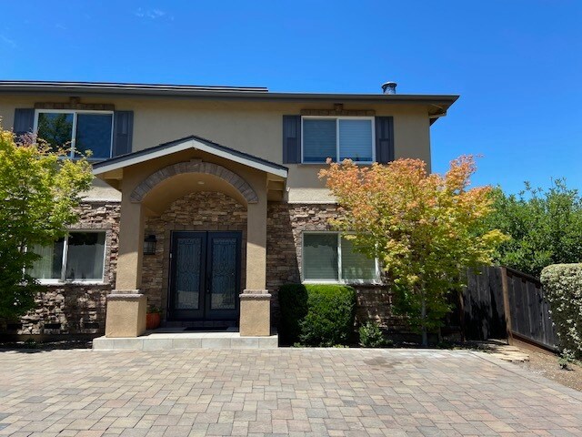 Primary Photo - 961 Regent Dr