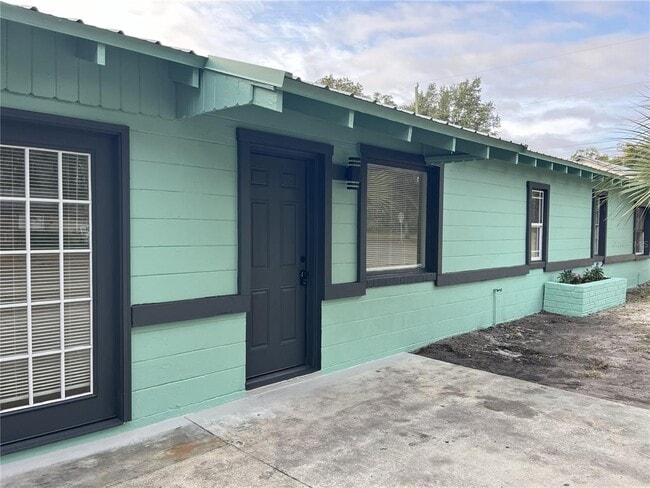 Building Photo - 1405 SE 4th Ave