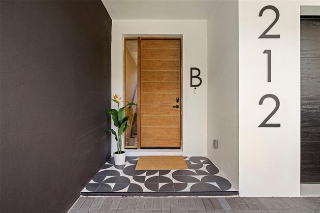 Foto del edificio - 212 W Euclid Ave