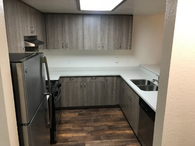 Building Photo - 9233 Elk Grove Florin Rd
