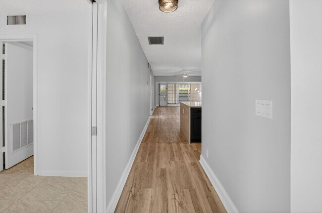 Foto del edificio - 2401 Del-Aire Blvd