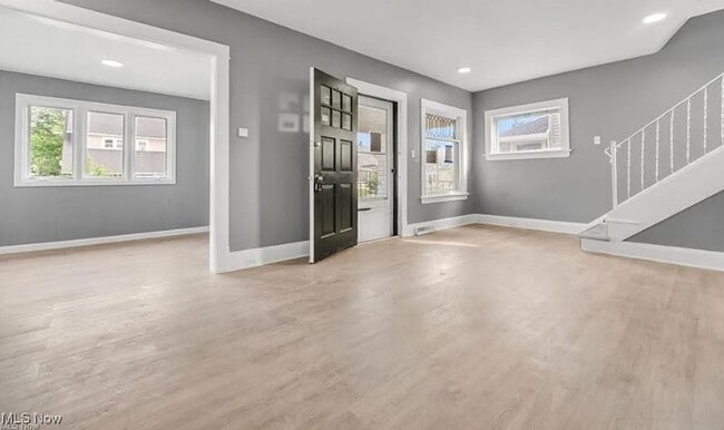 Building Photo - Comfort Meets Convenience: Beautiful 4-Bedroom Single-Family Home Family-Friendly