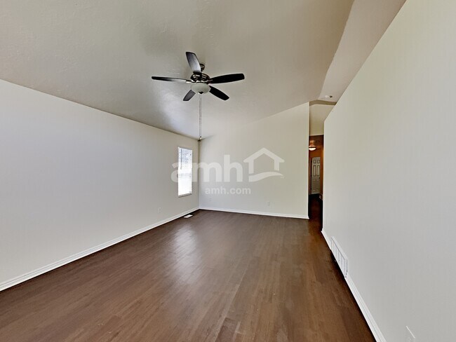 Foto del edificio - 1893 N 2475 W