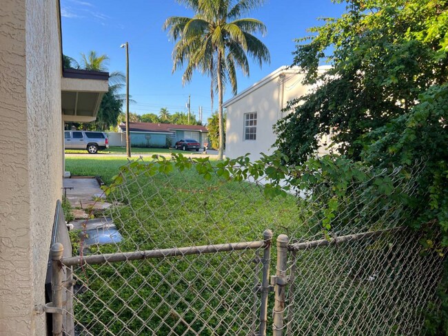 Foto del edificio - 6327 SW 2nd St
