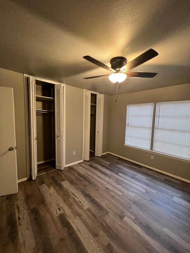 Foto del edificio - 5011 Wycliff Dr