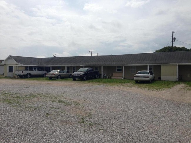 Building Photo - 5850-5874 W Highway 60