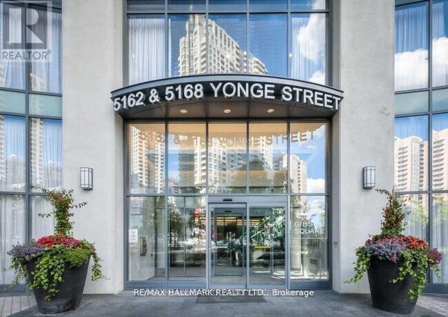 Photo du bâtiment - 5162-5162 Yonge St