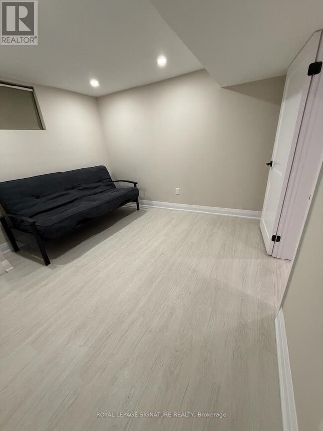 Building Photo - 357 Rossland Rd E