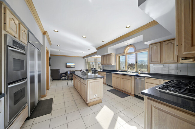 Building Photo - 5 S Meadow Ct