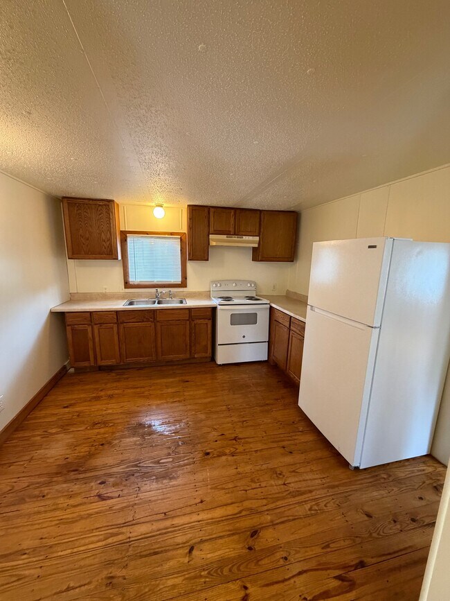 Building Photo - 9909 Farris Loop