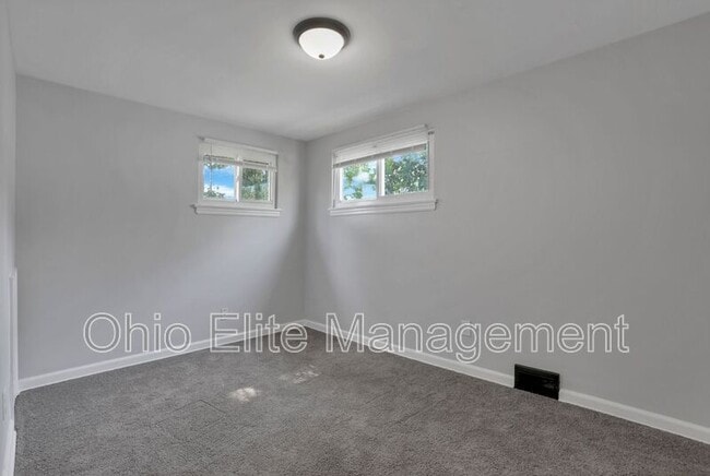 Building Photo - 900 Racine Ave