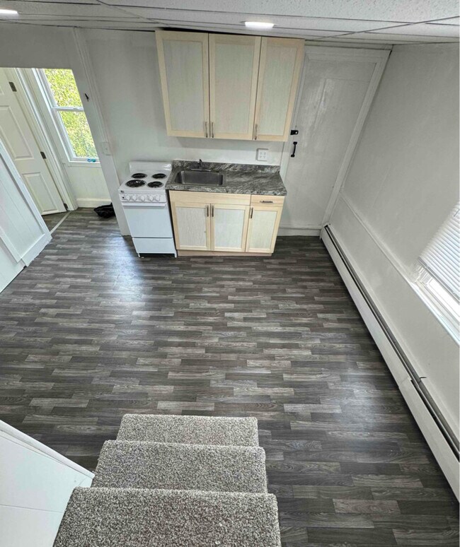 Building Photo - 48 Main St