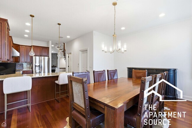 Photo - 952 N Racine Ave Townhome