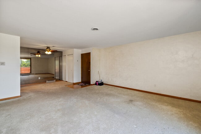 Building Photo - 10345 Whitnall Edge Dr