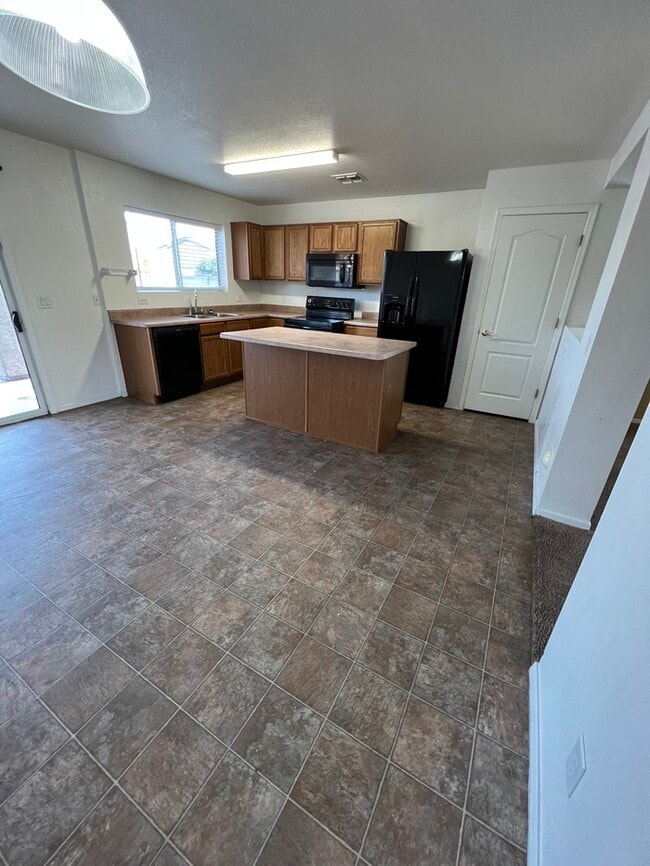 Foto del edificio - HOUSE FOR RENT