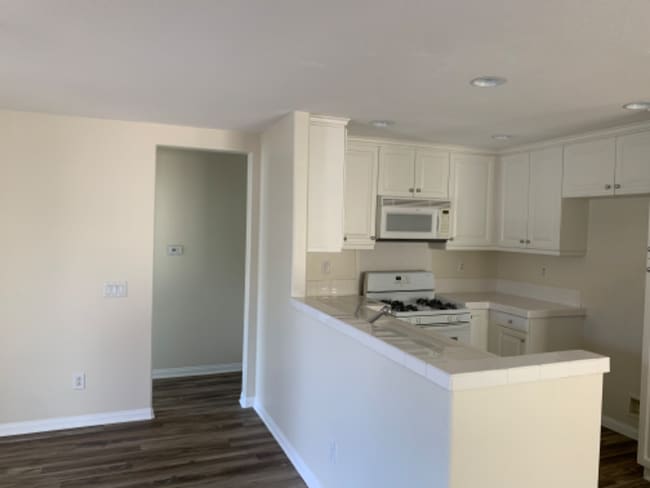 Building Photo - 28427 Santa Rosa Ln