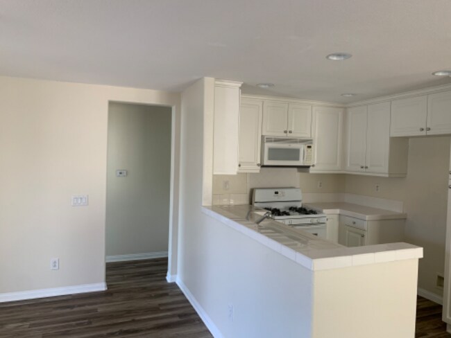Foto del edificio - 28427 Santa Rosa Ln