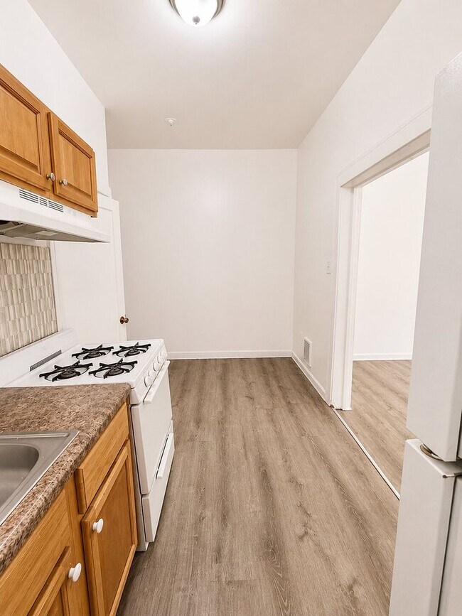 Foto del edificio - 7020 Woodland Ave