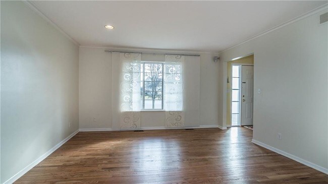 Foto del edificio - 2479 Somerville Dr