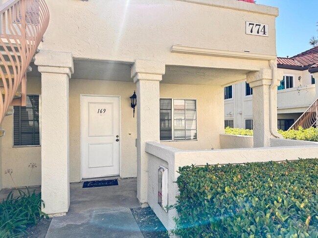 Foto del edificio - 774 Eastshore Terrace