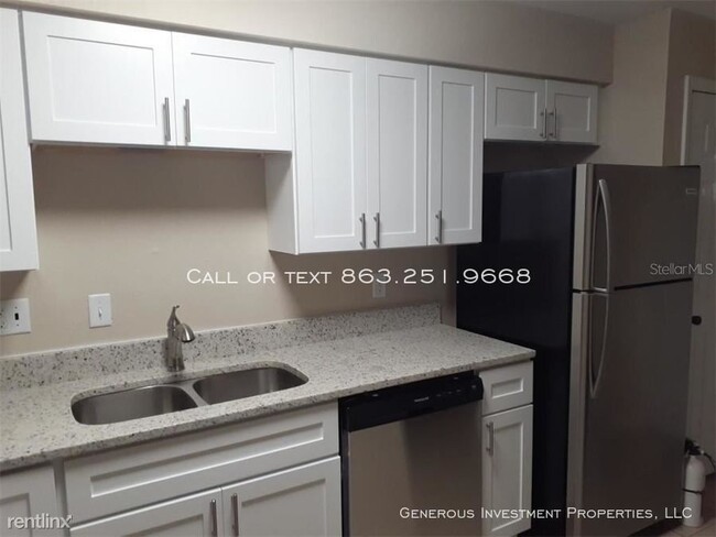 Building Photo - 2 br, 1 bath Duplex - 755 N Oak Ave