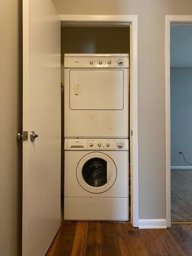 Building Photo - 2 Bedroom/1.5Bath Townhome on Bemiss