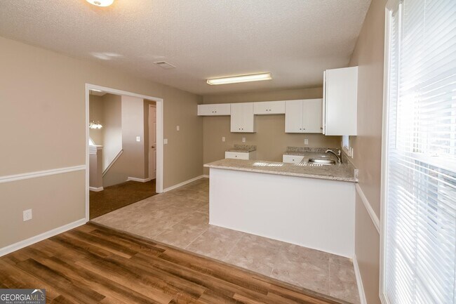 Building Photo - 8139 Green Garden Dr