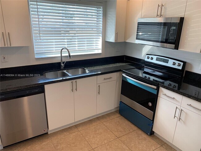 Foto del edificio - 3687 Mil Lake Cir