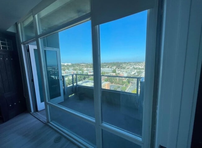 Foto del edificio - 1080 Park Blvd