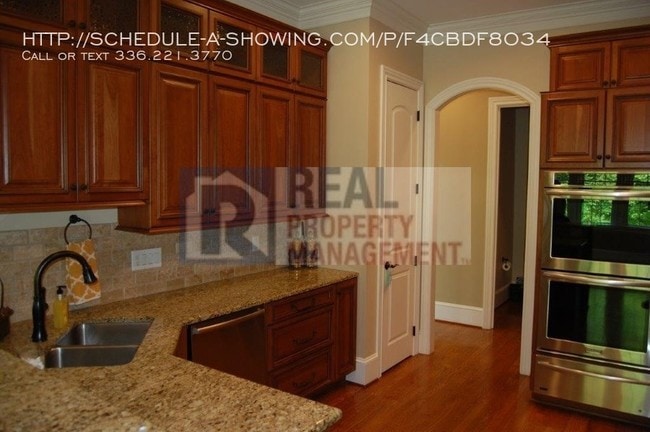Building Photo - Executive Home >5000SF in Henson Forest