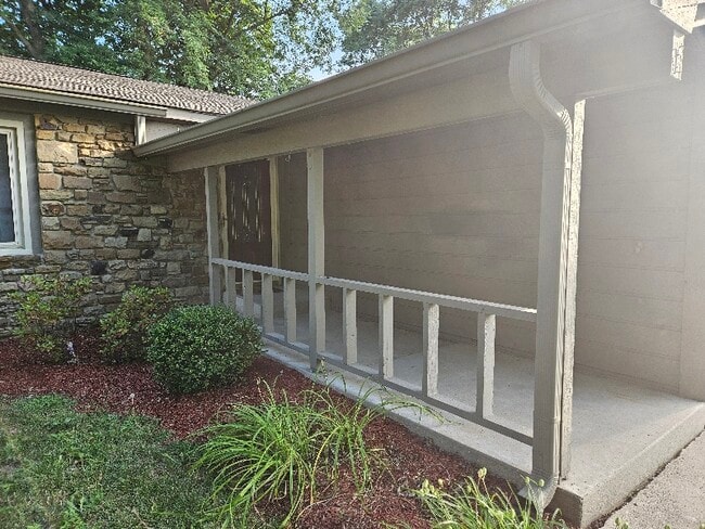 Building Photo - 569 Meadow Dr