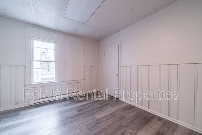 Building Photo - 212 N 2nd St