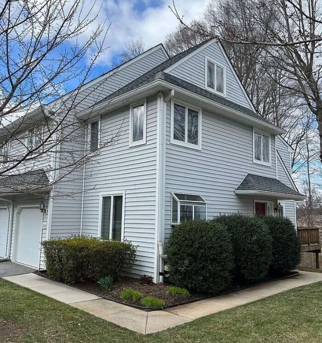 Building Photo - 160 S Orchard Ave