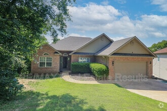 Building Photo - 6 Walford Ln