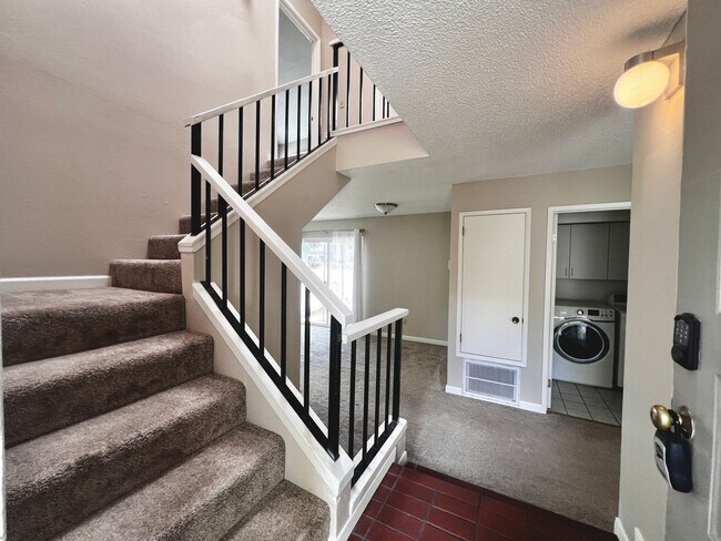 Foto del edificio - Charming 3-Bedroom Home in Desirable Rohne...