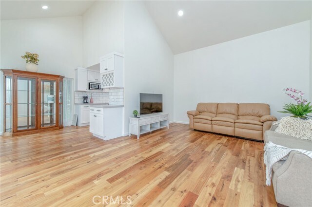 Foto del edificio - 4521 Green Tree Ln