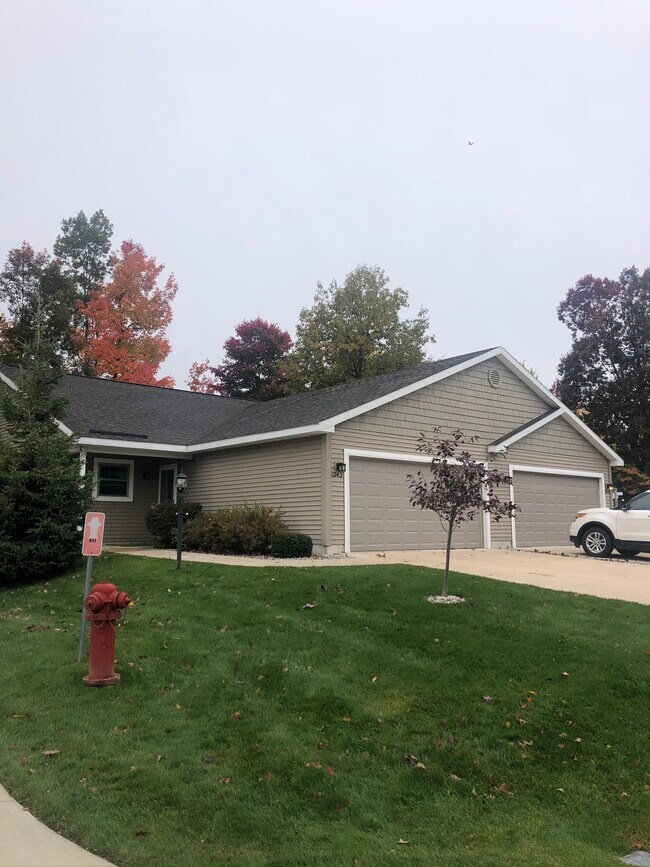 2 car garage - 1186 Terrace Bluff Dr